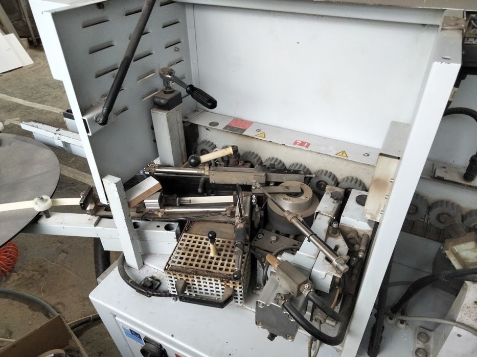 Mașină de cant abs urgent