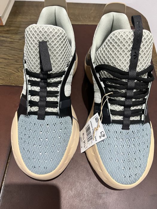 Adidasi Kouza Dingyun Zhang