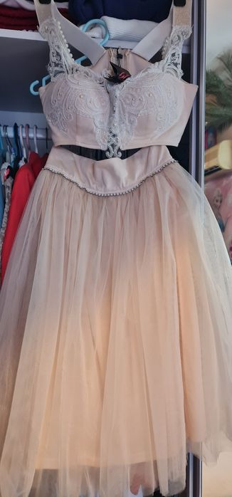 Compleu BBY nou mărimea 36 foarte elegant și  tineresc