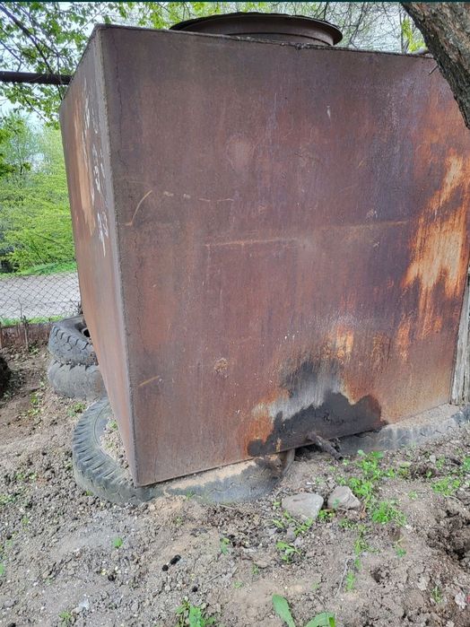 бак большой железный