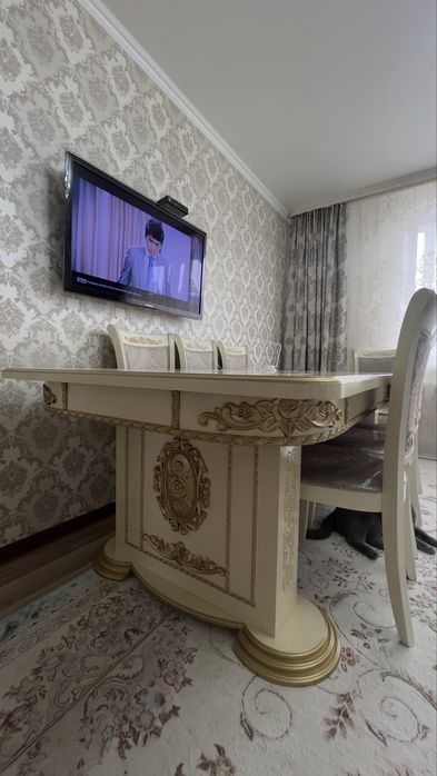 Стол в отличном состояний!