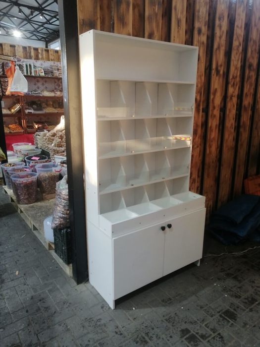 Ветрины со стеклом для магазина