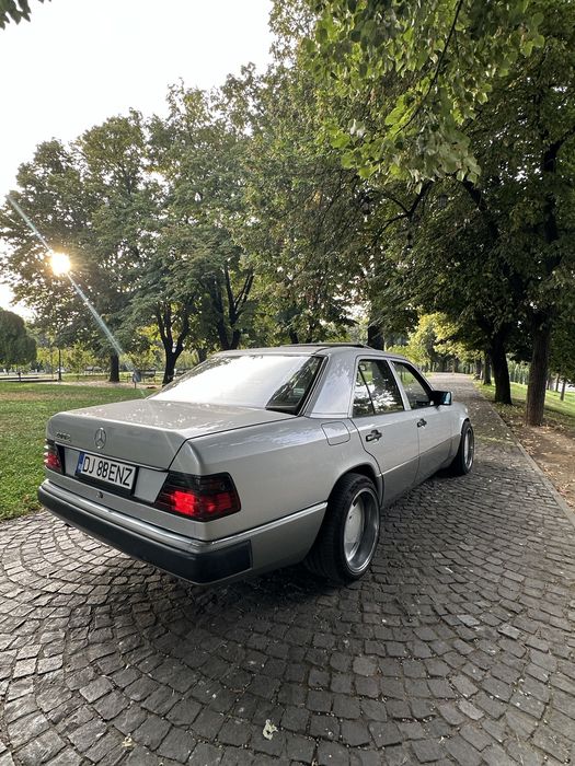 MERCEDES-BENZ E-Class 1990 — imagine 3