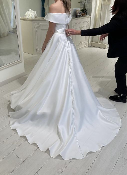 Rochie de mireasa funda model A line