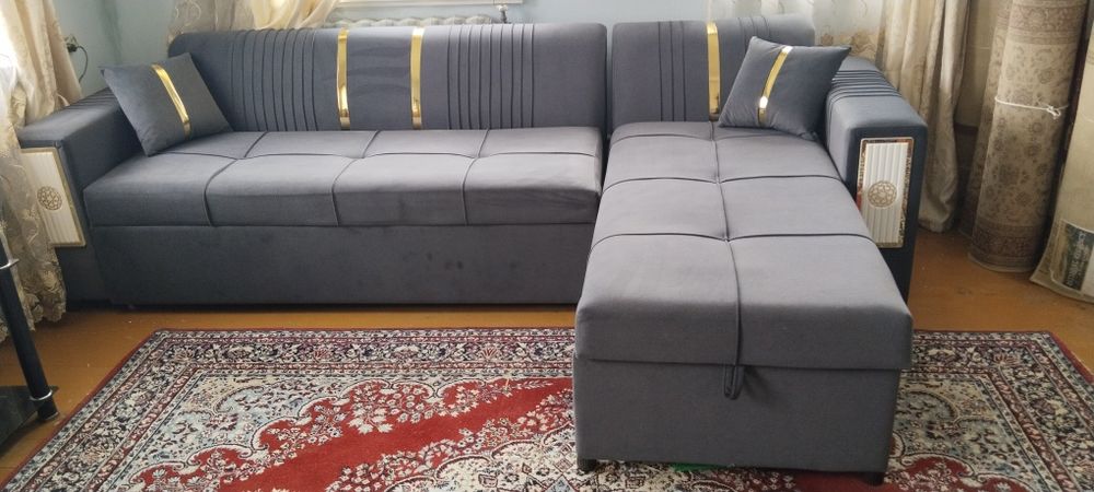 Угловой мягкий уголок- диван