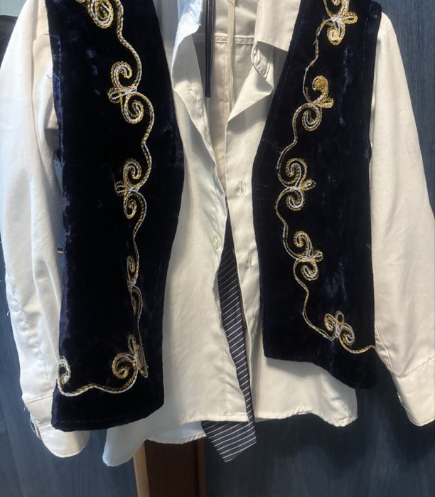 Продам рубашку с жилеткой