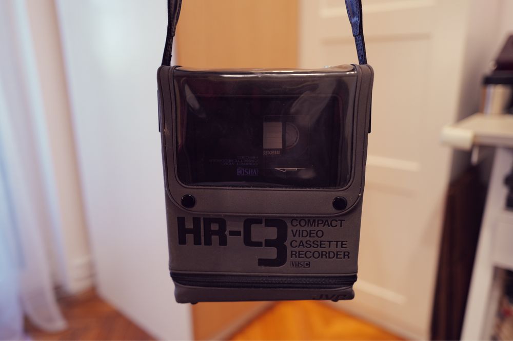 JVC monitoare CRT si Video VHS C portabile pentru Nintendo Sega PS1