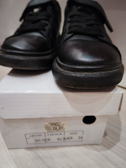 Черни кожени обувки за момиче,34 номер,стелка 21,5 см