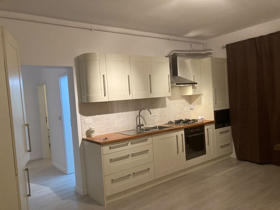 Inchiriez apartament