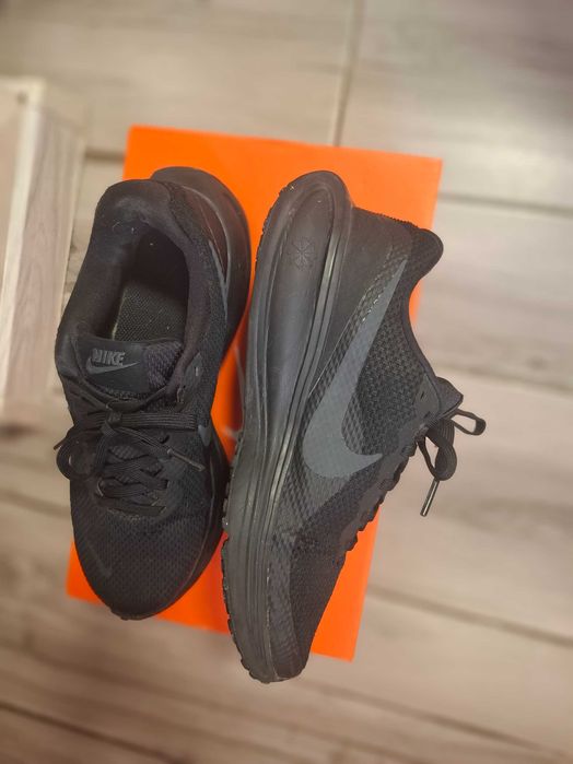 Дамски маратонки Nike Revolution