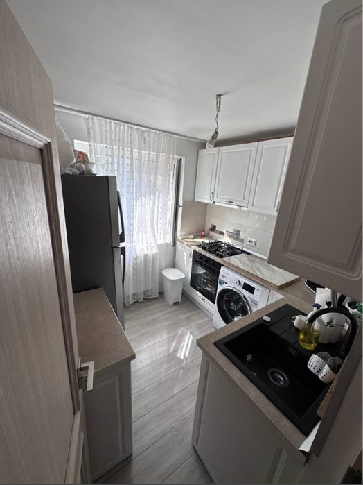 Vand apartament 3 camere