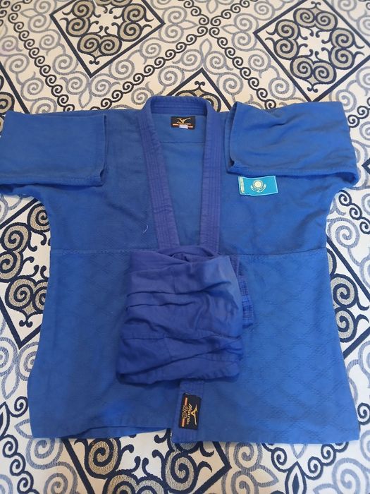 Синий кимано для дзюдо