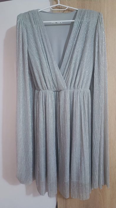 Бутикова сребриста рокля