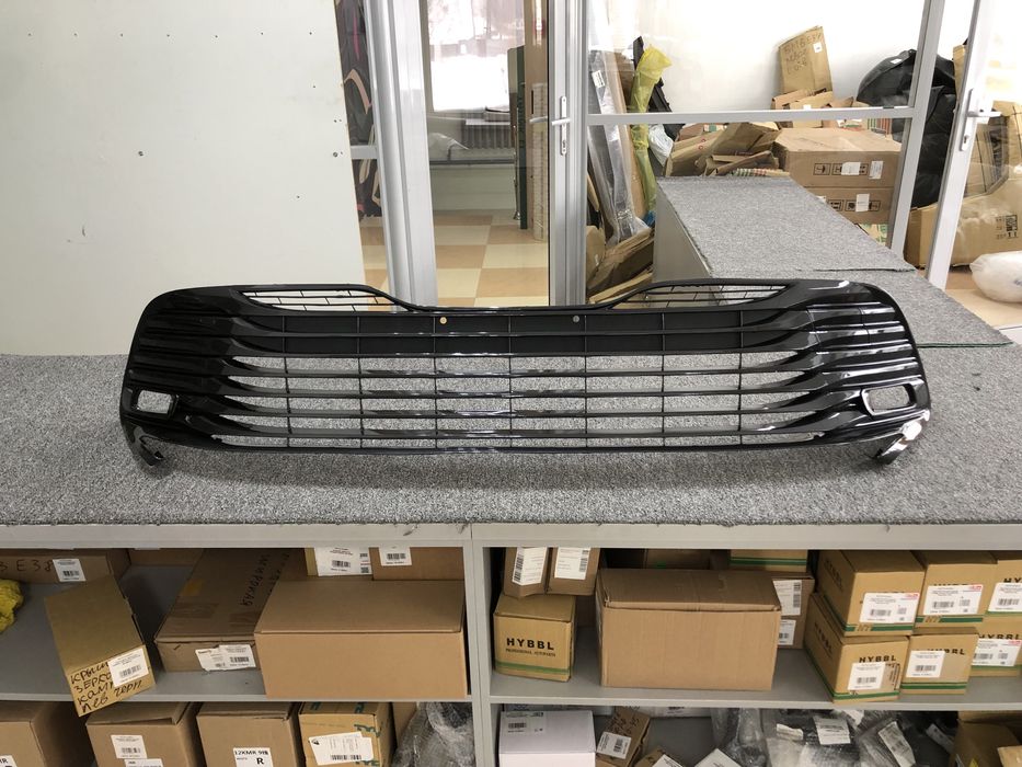 Решетка в бампер Камри 70 Европа