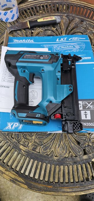 pistol cuie fără cap makita dfn350