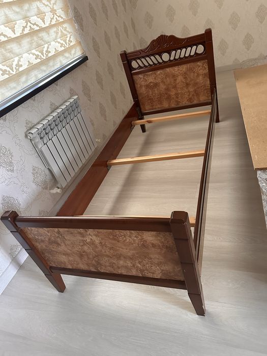 1kishilik kravat sotiladi