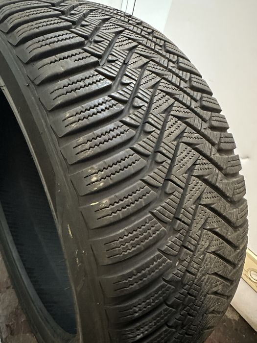 Гуми 235 /45/18 laufenn i fit+