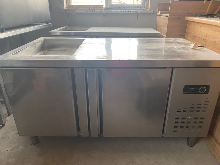 Холодильник с рабочей поверхностью