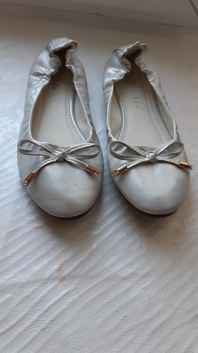 Продам школьные балетки