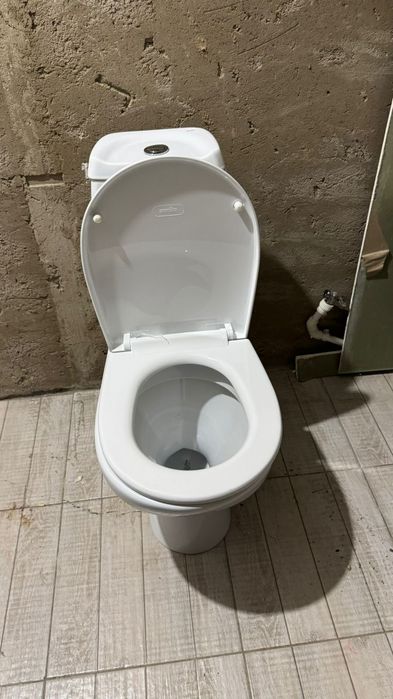 Продам  Унитаз новый 2шт