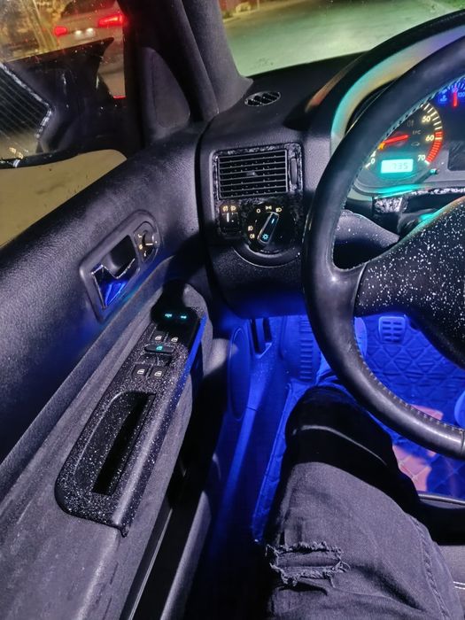 Vând golf4 an 2004(benzina) 1.4 16 valve motor axp 110 cai putere