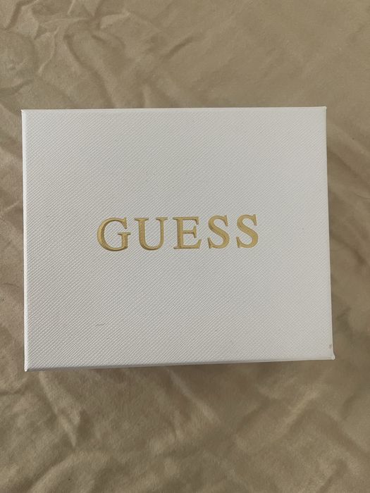 GUESS кутия, портмоне