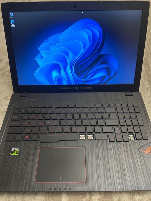 ASUS игровой ноутбук.