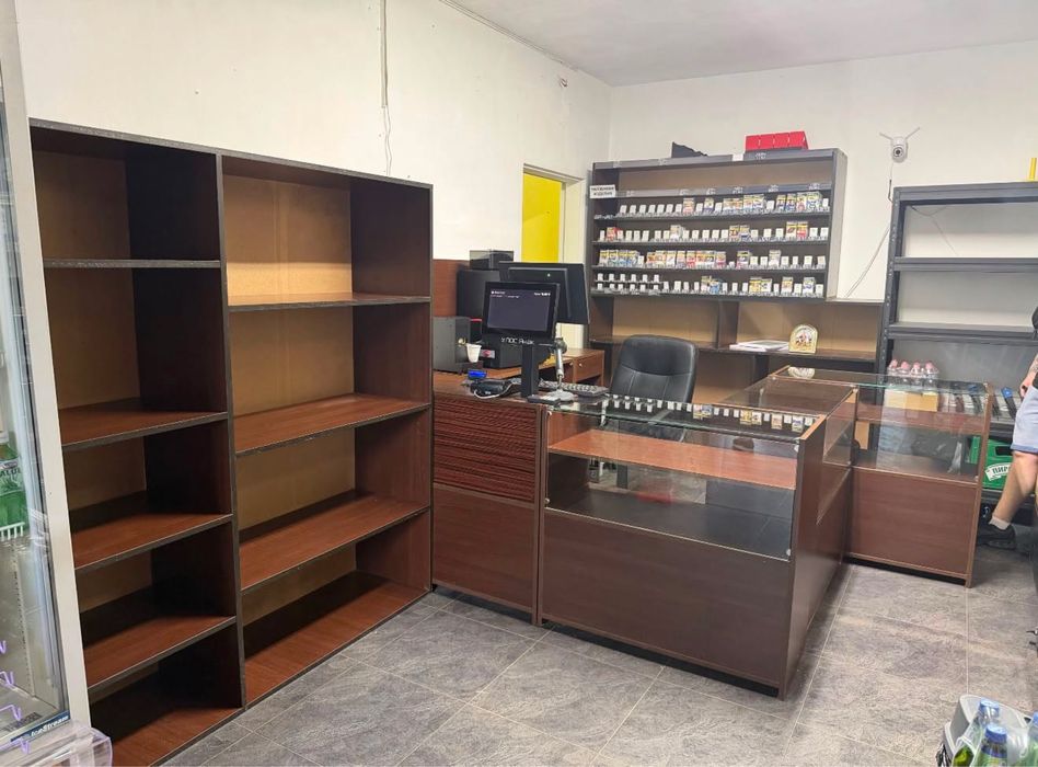 Мебели за обзавеждане на магазин/стелажи