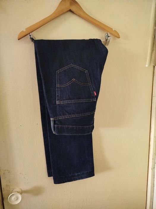 Продам джинсовые брюки.