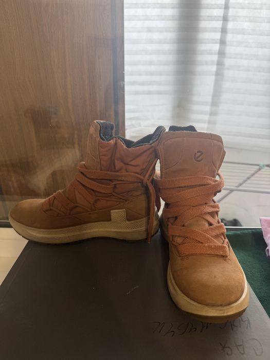 Продаю ботинки ecco