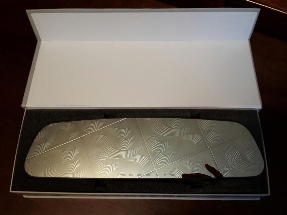 Зеркало-видеорегистратор