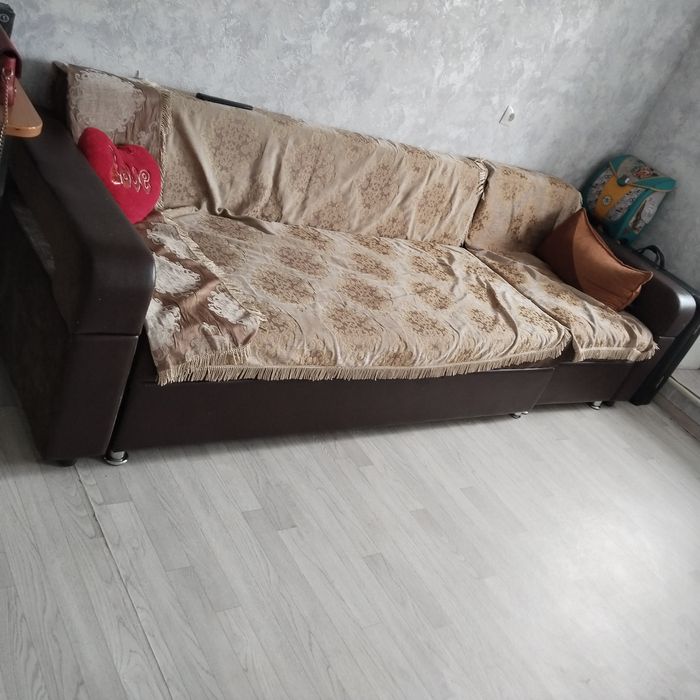 Продам куханный шкаф и диван 20000