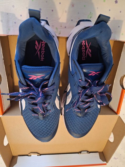 Чисто нови дамски маратонки REEBOK