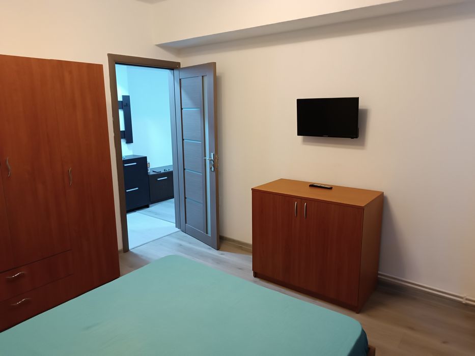 Inchiriez apartament 2 camere bloc nou cu loc de parcare propriu