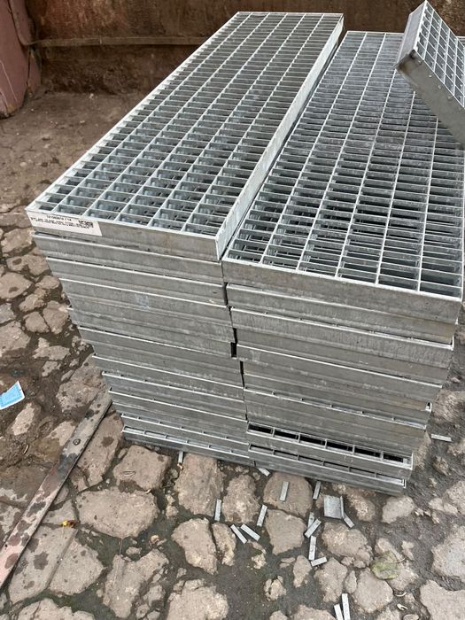 Trepte zincate galvanizate