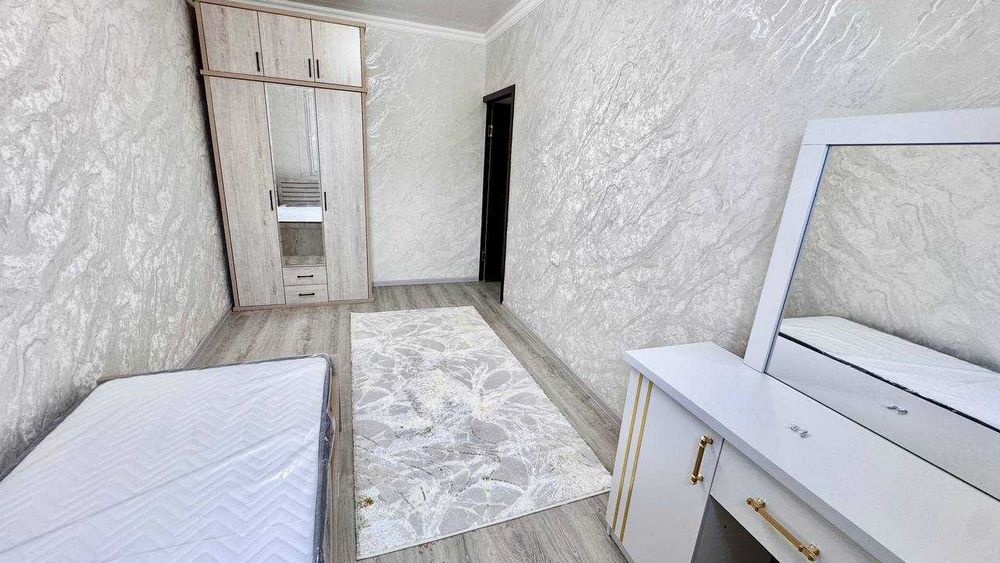 Продается большая 4-комн квартира на ул. Садыка Азимова. 100м2 Центр