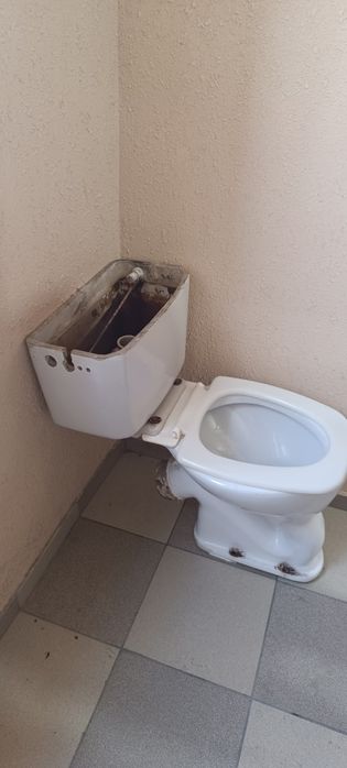 Отдам даром УНИТАЗ И БАЧОК Срочно