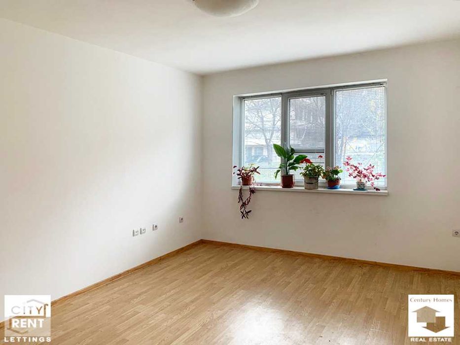 111367 Офис с три помещения, на ниво улица, център  Велико Търново