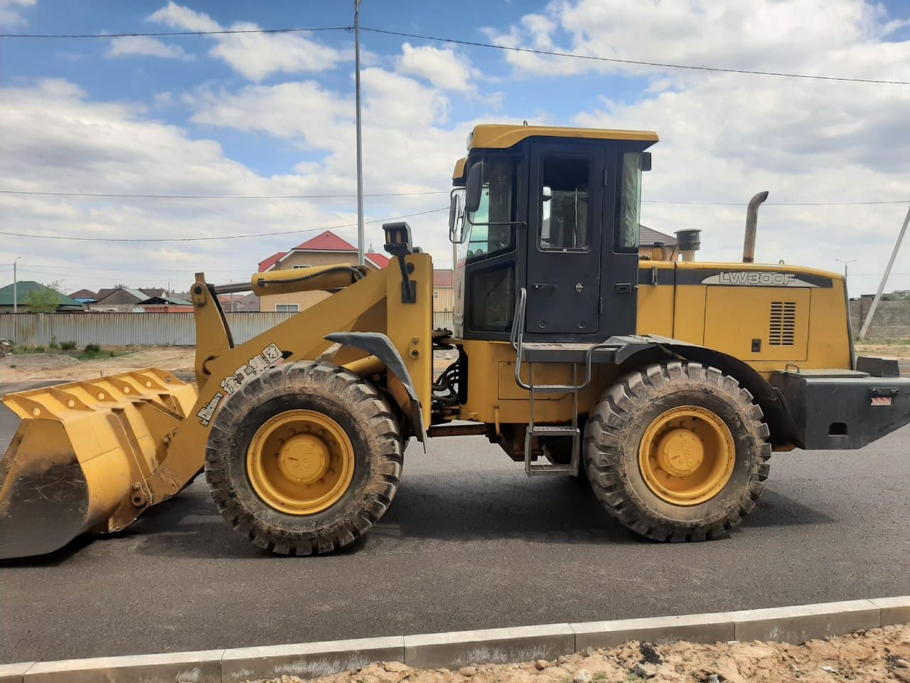 Погрузчик lw300f. Lw300f погрузчик.