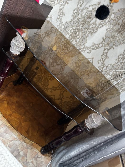 Продам стеклянный столик