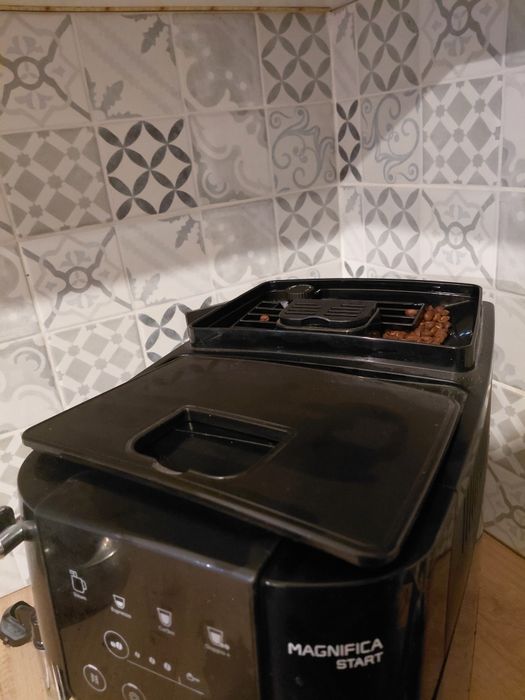 Продам кофемашину Delonghi ECAM220. Magnifica Start