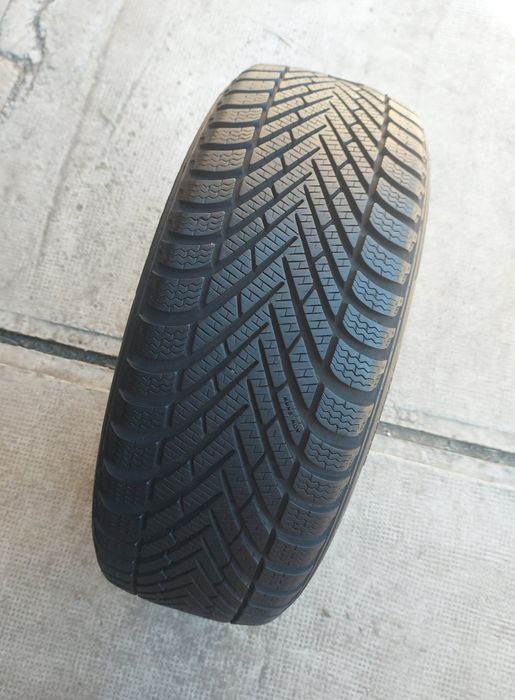 O bucată 205/55 R16 M+S iarnă - una Continental Pirelli