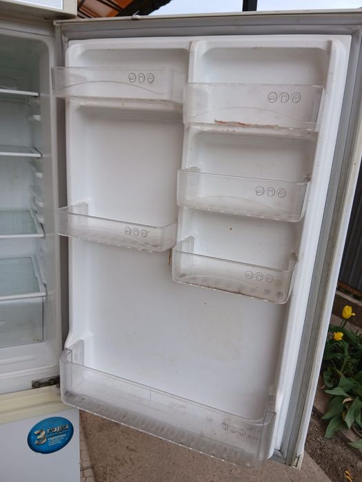 Холодильник LG в очень хорошем состоянии