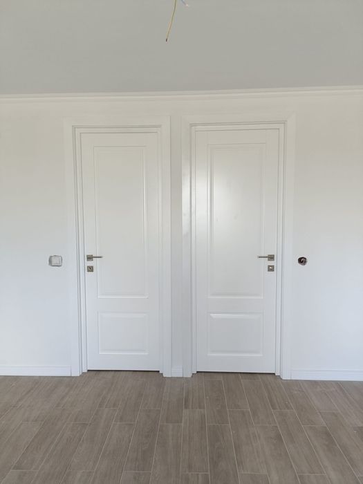 Usi din lemn la comanda