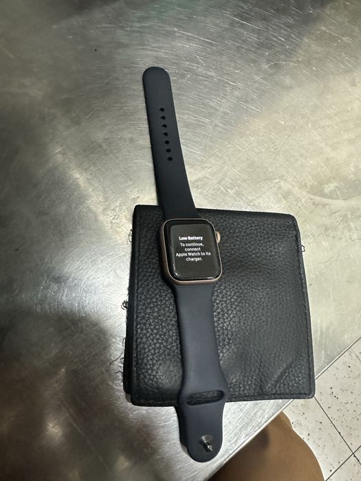 Apple Watch Series 5 (GPS) с корпусом 40 мм