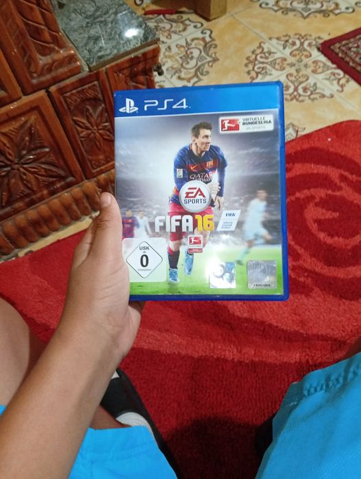 Vind PS4 slim 850lei va și nou