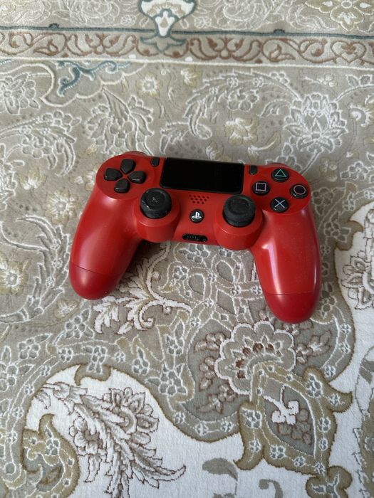 Playstation 4 pro (в подарок игры и контроллер)