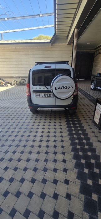 Lada Largus sotiladi.