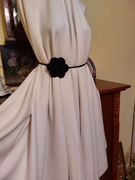 Cupon crem de stofa subtire cu lana fina, moale, catifelata