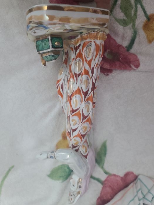 Статуэтка фарфоровая